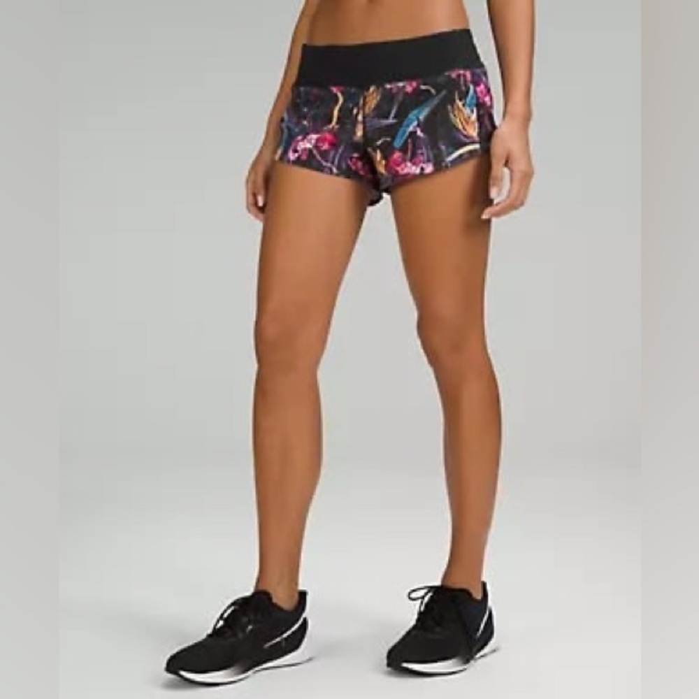 Lululemon Speed Up Low-Rise Lined Short 2.5” in Veiled Floral Black